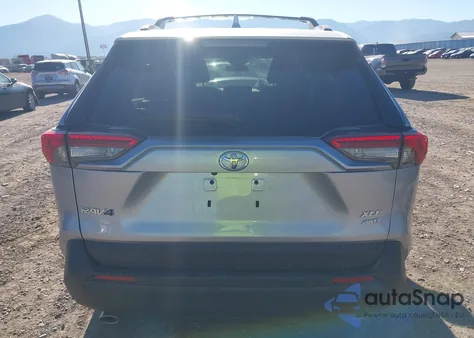 2024 Toyota Rav4 Xle z USA, uszkodzony, nr VIN 2T3P1RFV3RC457706